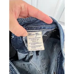 Miss Me Jeans Womens Size 29 Dark Wash Cropped Skinny Studded Distressed Denim thumbnail 14