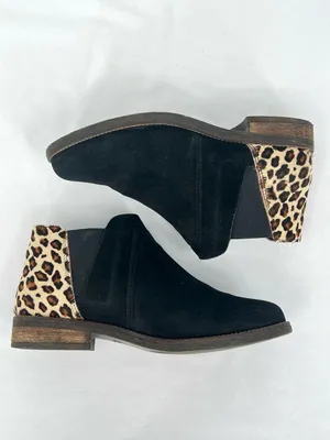 Clarks Black Suede Leopard Calf Hair Heel Chelsea Ankle Boots Size 9.5 thumbnail 3
