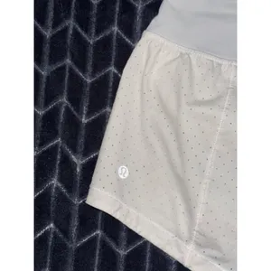 LULULEMON Women's Speed Up Shorts White stretch Size 4 thumbnail 4