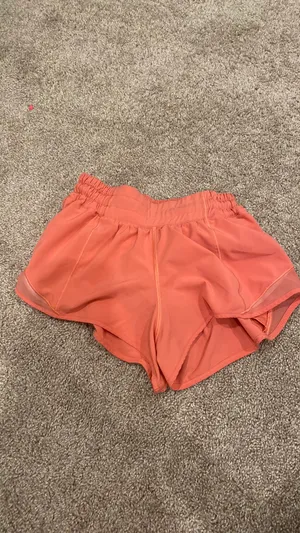 Lululemon Shorts Hotty Hot 2.5" Low-Rise thumbnail 5