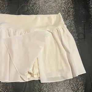 Womens large Offline by Aerie Cream Pleated Mini Tennis/Athletic Skort thumbnail 4