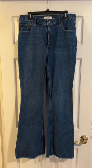 Abercrombie Vintage Flare High-Rise Jeans thumbnail 1