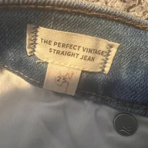 Madewell‎ The Perfect Vintage Straight Jean Light Wash Distressed Denim Size 25 thumbnail 4