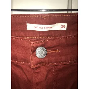 Levi’s Mid Rise Skinny Jeans Rust W29 L32 NWT thumbnail 4