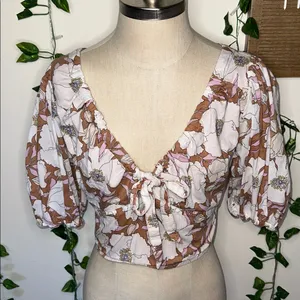 Abercrombie & Fitch Puff Sleeve Floral Cropped Top thumbnail 2
