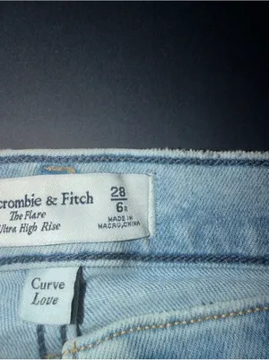 Abercrombie Curve Love Flare Ultra High Rise jeans. Women’s 6 thumbnail 4