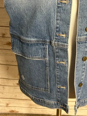 Evereve Luka light-medium wash oversized utility button-front denim vest Size XS thumbnail 3