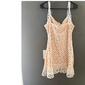 Floral Lace Cami Mini Dress White Tan‎ Ruffle Hem Tie Front Cottage Small thumbnail 4