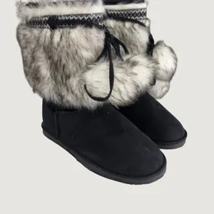 3201 | NEW Fairbanks Faux Fur Trim Pom Pom Winter Boots Black Womens 8 thumbnail 2