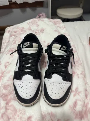 Women’s Nike dunks thumbnail 2