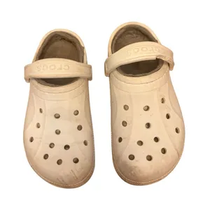 CROCS Women's Size 7 White Fuzz Lined Clog Shoes thumbnail 1