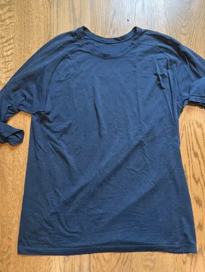 Lululemon Men’s Long Sleeve Shirt thumbnail 1
