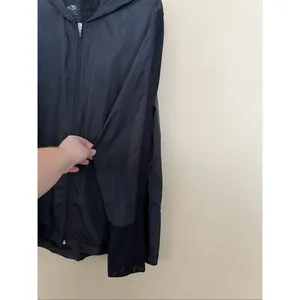 Maurices In Motion Black Light Weight Zip Up Top Woman’s Size 2 Stains/Marks thumbnail 6