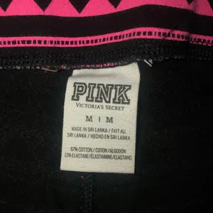 VS PINK geometric print capri leggings thumbnail 2