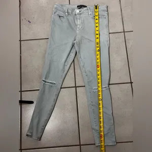 Abercrombie‎ & Fitch Women Gray Distressed Jeans Signature Collection size 27 thumbnail 9