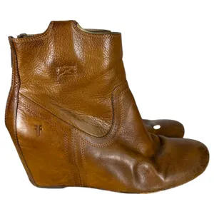 Frye 3470656-COG Carson Wedge Ankle Booties Cognac Brown Size 9.5 thumbnail 6
