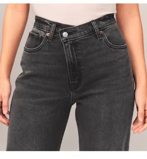 Abercrombie The 90s Slim Ultra High-Rise thumbnail 6