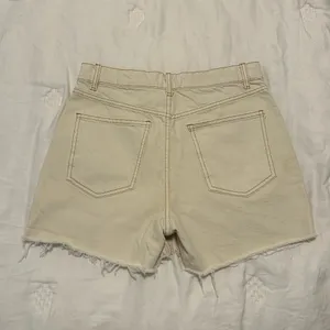 Zara Cream Raw Hem Denim Shorts Size 6 thumbnail 2