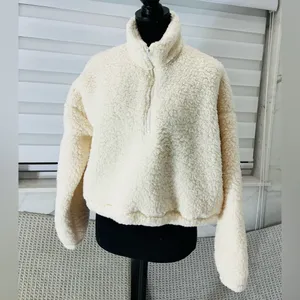 Hollister pullover SOFT🌥️and warm 🔥 thumbnail 2