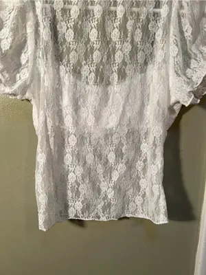 Women’s Sz Medium Short Sleeve Blouse White Lace Black Trim Bow Scoop Neck Sheer thumbnail 11