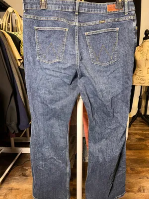16x30 wrangler women’s jeans thumbnail 2
