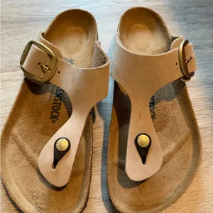 Birkenstock Tan Sandals with Gold Buckle GIZEH big buckle size 9/40 NWOB thumbnail 1