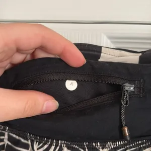 Lululemon Speed Up Shorts 3” Inseam Black White Palm Leaves Size 4 Shorts thumbnail 5