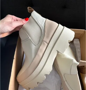 Ugg boots thumbnail 4