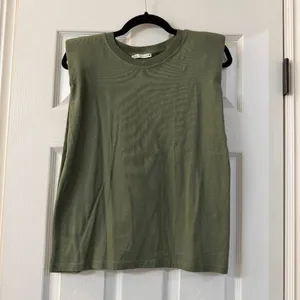 ZARA Shoulder Pad T Shirt Top Olive Green Size Small thumbnail 2
