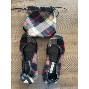 Burberry Classic Plaid Wool/Leather Travel Ballet Flats with Matching Pouch Bag thumbnail 3