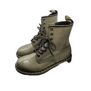 Doc Dr. Martens 1460 YS 8-Eye Gray Patent Leather Combat Boots Women's UK 6 US 8 thumbnail 4