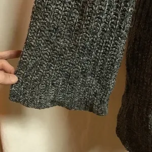 Vtg Gray Y2K hippie boho bell sleeve sweater thumbnail 14