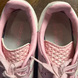 Adidas 350 Pink Leather Sneakers Women's Size 6 Gum Sole Classic Retro Vtg Style thumbnail 4