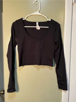 Athleta Womens Size Small Aurora Black Long-Sleeve Scoop Crop Top Ribbed Stretch thumbnail 2