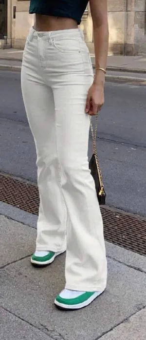 Shein White High-Waisted Jeans Flare thumbnail 1
