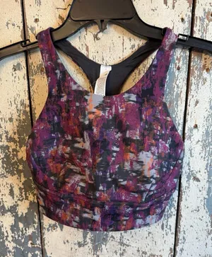 Lululemon women’s Sports Bra size 8 thumbnail 1