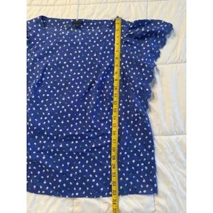 Ann Taylor Blue Floral Top Ruffled Short Sleeve Women's Small Office Spring thumbnail 4
