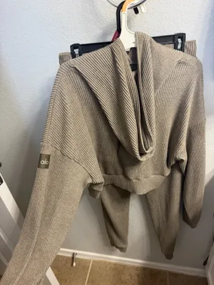 Alo Muse Yoga Set Ribbed thumbnail 2