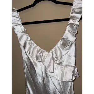Here Comes the Sun White Satin NWT Ruffle Maxi Dress XS asymmetrical side slit Beach Wedding Chic thumbnail 4