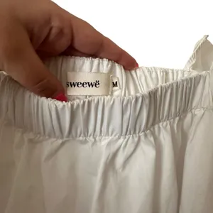 SWEEWË Puff Sleeve Blouse‎ in White Sz Medium thumbnail 4
