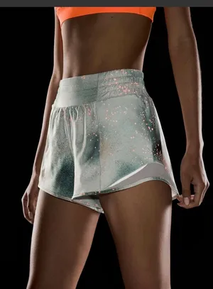 Lululemon Hotty Hot Low-Rise Reflective Lined Shorts 2.5" thumbnail 2