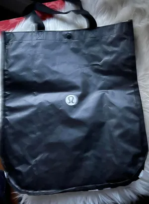 Lululemon Black Tote Bag - Stylish & Durable thumbnail 1