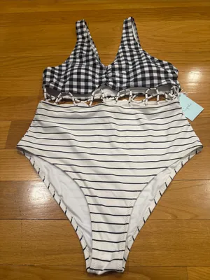 Cupshe NWT women’s vneck one piece swimsuit size large. thumbnail 1
