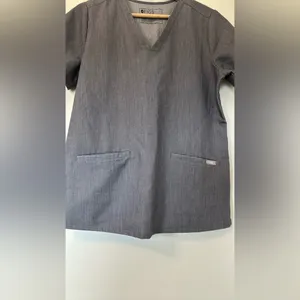 FIGS Casma Three-Pocket Scrub Top in Graphite Gray thumbnail 7