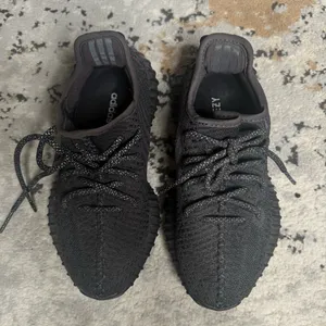 Adidas Yeezy Boost 350 V2 Black thumbnail 2