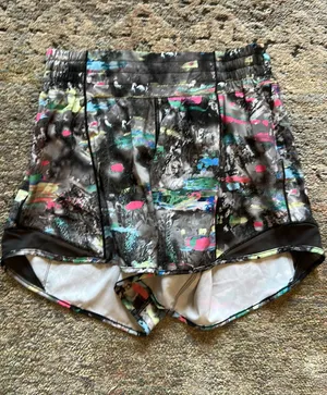 Lululemon Hotty Hot 4" high rise thumbnail 1