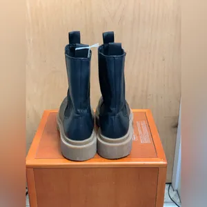 H+M Black and Tan Women's Chelsea Boots. Size-38. Scandi Street thumbnail 5