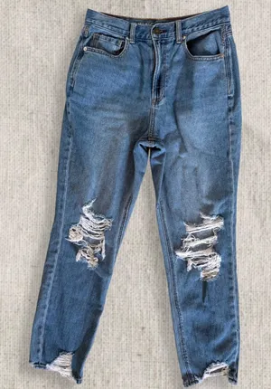 American Eagle Mom Jeans Size 6 Medium Blue Wash Distressed High Rise EUC thumbnail 1