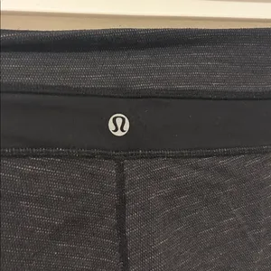 Lululemon Capris Leggings Black and Gray Size 6 thumbnail 3