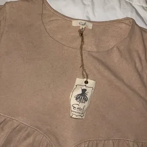 NWT Easel Soft Beige Top Size Large thumbnail 3